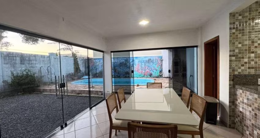 Casa com 3 dormitórios à venda, 300 m² por R$ 750.000,00 - Centro - Navegantes/SC