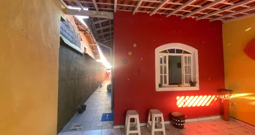 Casa no Jardim Ivoty, em Itanhaem-SP