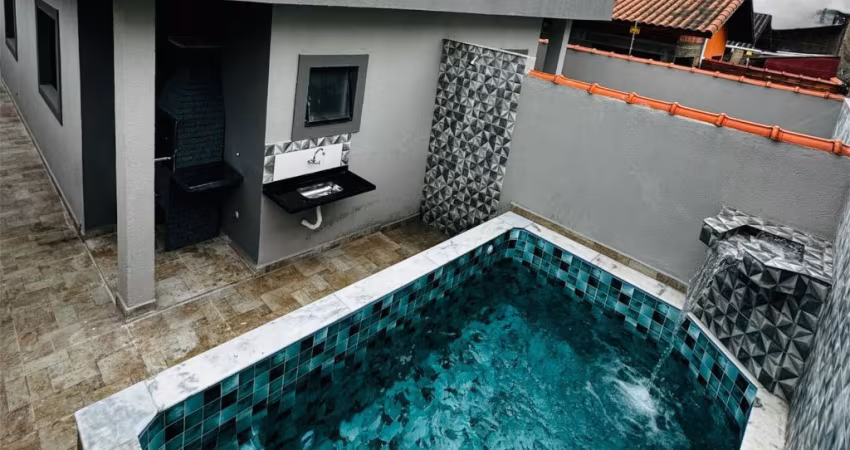 Casa lado praia no bairro Tupy, em Itanhaém-SP