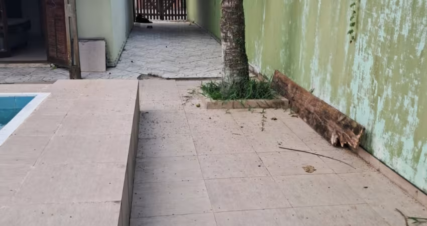 Casa no bairro Jardim Regina em Itanhaém,