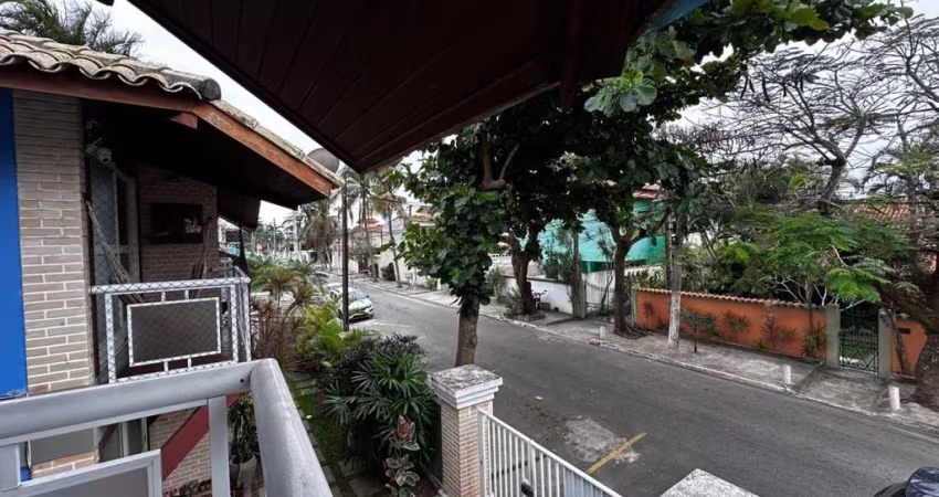 Casa em Condomínio para Locação em Cabo Frio, Palmeiras, 3 dormitórios, 2 suítes, 3 banheiros, 1 vaga