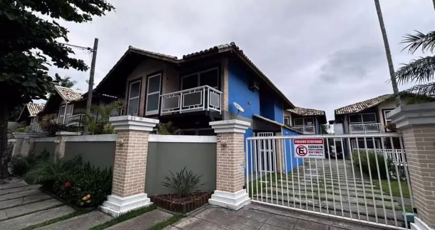 Casa em condomínio para locação em cabo frio, palmeiras, 3 dormitórios, 2 suítes, 3 banheiros, 1 vaga
