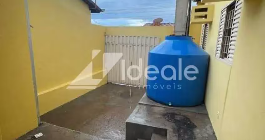 Casa com 2 quartos para alugar na Rua Jundiaí, Cristo Rei, Várzea Grande