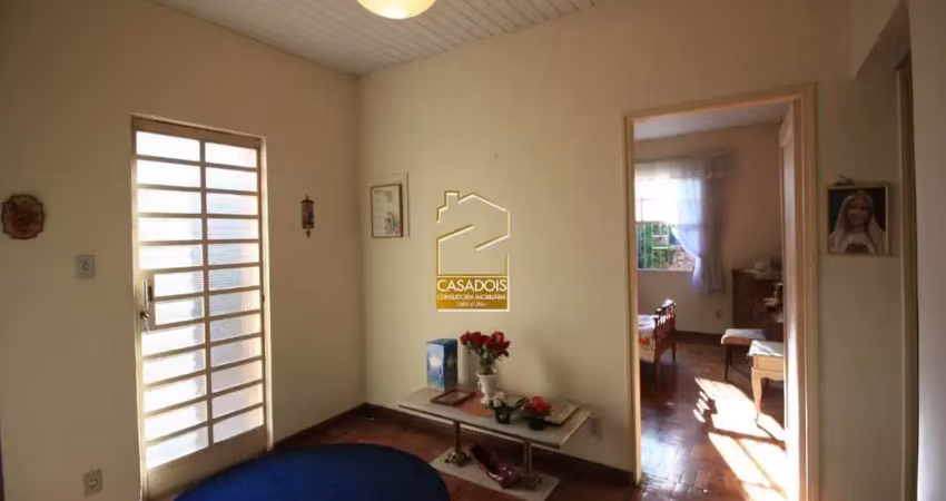 Casa à venda com 3 quartos e 2 vagas no sumaré - sp, a 450m da estação sumaré do metrô e da av dr. arnaldo