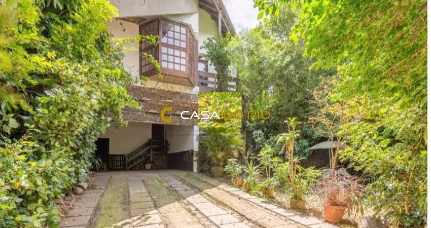 Casa com 5 quartos à venda na Avenida Guaíba, 4556, Vila Assunção, Porto Alegre