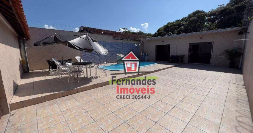 Casa isolada com piscina perto da praia  2 quartos à venda, 104 m² por R$ 585.000  Mirim  Praia Grande SP