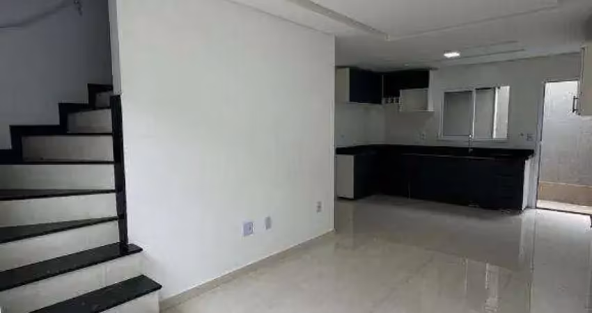 Sobrado novo no lado praia com 2 dormitórios à venda  63 m² por R$ 420.000  Guilhermina  Praia Grande SP