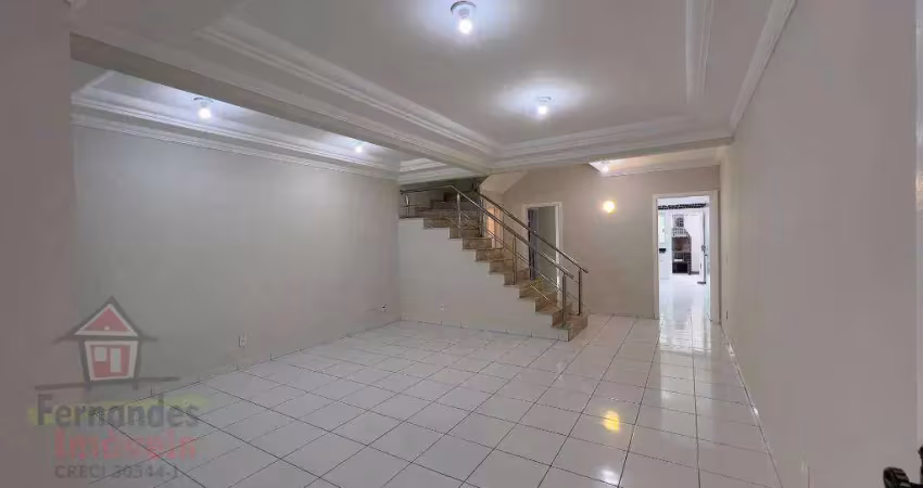 Sobrado no lado praia  com 4 dormitórios sendo 2 suítes para alugar definitivo pacote, 197 m² por r$ 6.300 mês - boqueirão - praia grande/sp