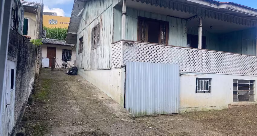 Casa à venda na Rua Diomar David Dalledone Júnior, 93, Uberaba, Curitiba