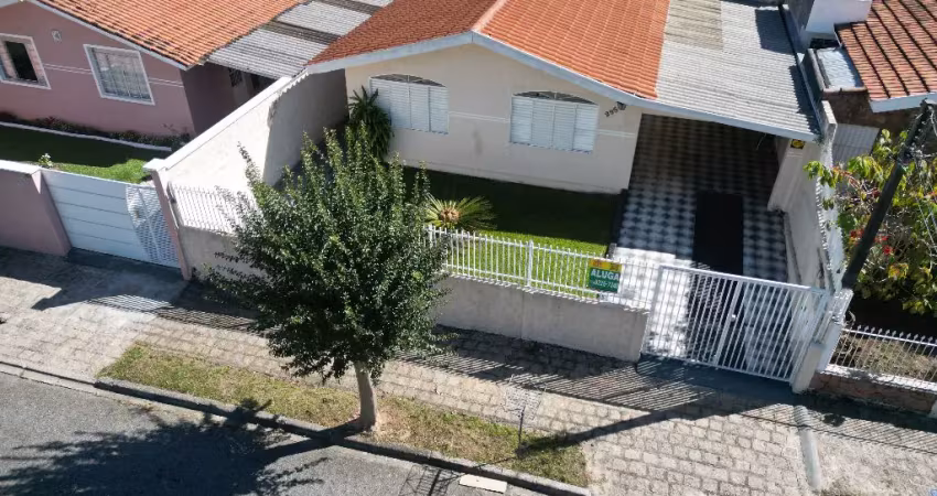 Casa com 3 quartos para alugar na Rua dos Bandeirantes, 295, Guabirotuba, Curitiba