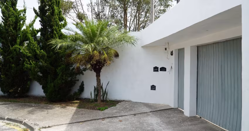 Casa com amplo terreno no Centenário