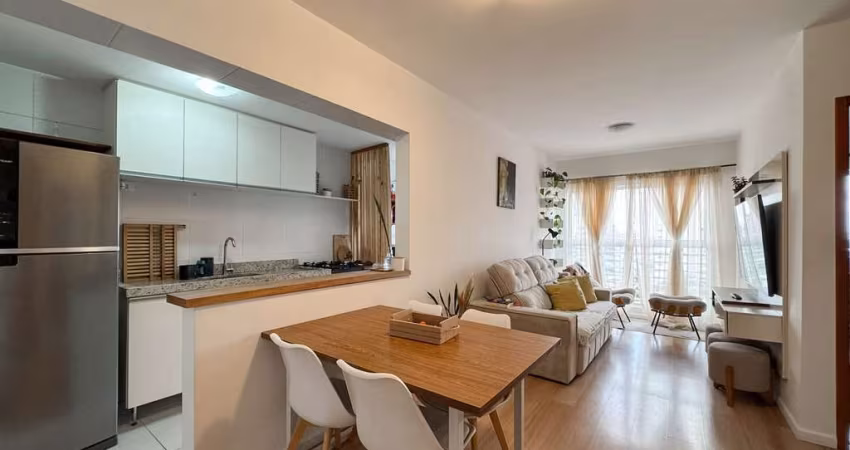 Apartamento andar alto e vaga coberta.