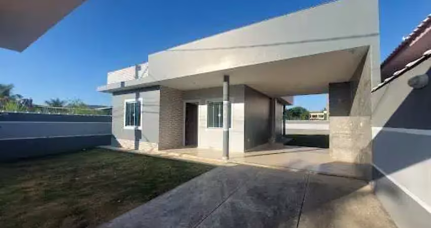 Imóvel com 02 quartos e 01 suíte,  pertinho da orla de Jaconé