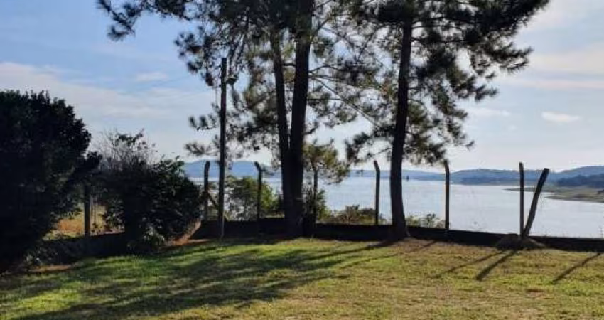BELO RANCHO ÀS MARGENS DA REPRESA DE EMBORCAÇÃO EM ARAGUARI-MG