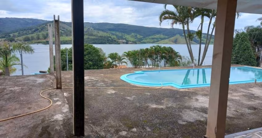 RANCHO À VENDA NA REGIÃO DO DIQUE ÀS MARGENS DO LAGO DE FURNAS EM CAPITÓLIO-MG