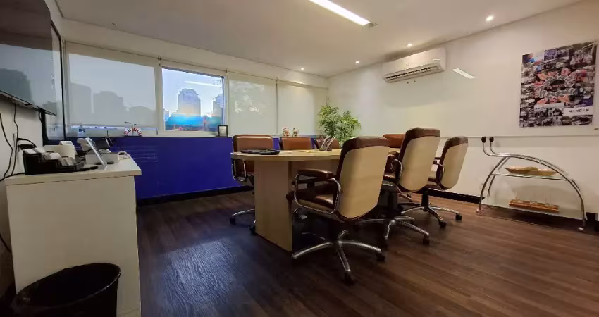 Conjunto comercial – 104m² | 3 salas conjugadas | 3 vagas!