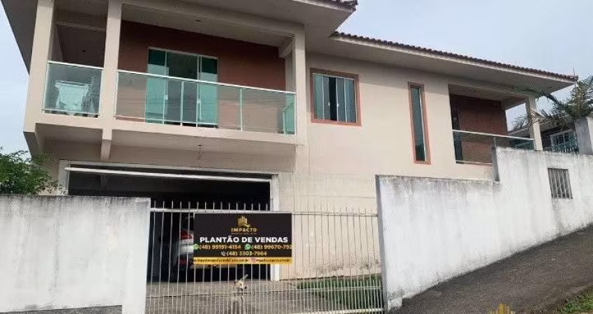 Casa Duplex Sozinha no Terreno