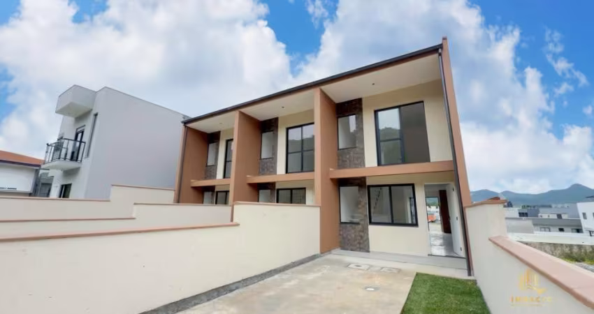 Sobrado com espaço de Pátio em São José/SC