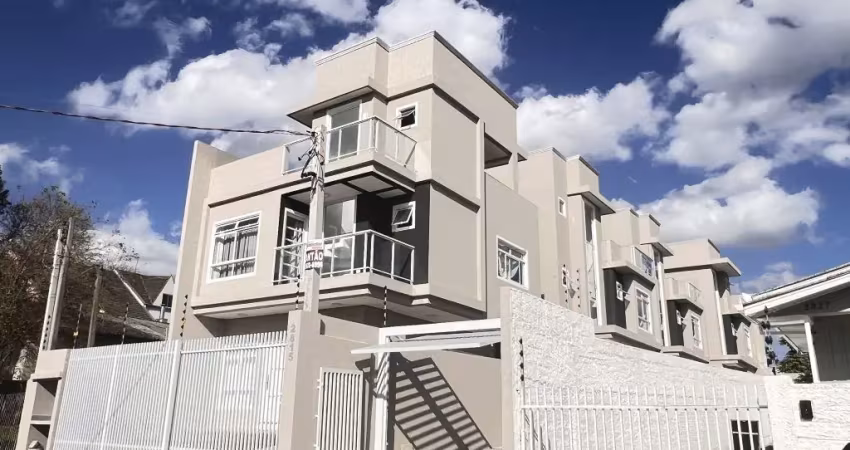 Sobrado no boqueirão 3  quartos, 1 suíte, 2 vagas de garagens
