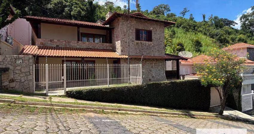 Casa com 5 dormitórios à venda com permuta,  tendo 497 m² por R$ 1.350.000 - Morro Chic - Itajubá/MG