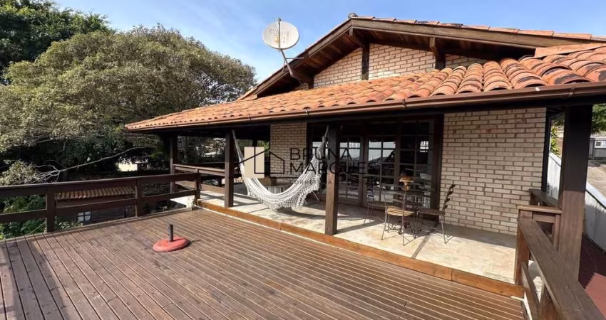 Casa belíssima, iluminada, ventilada!