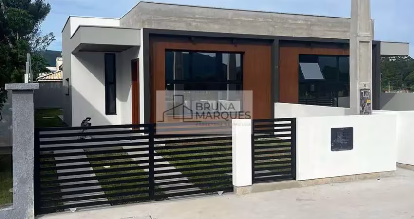 A casa destaca-se por sua arquitetura contemporânea e os acabamentos diferenciados!