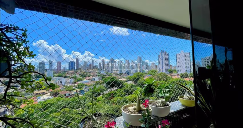 Lindo apartamento com vista livre para uma praça!