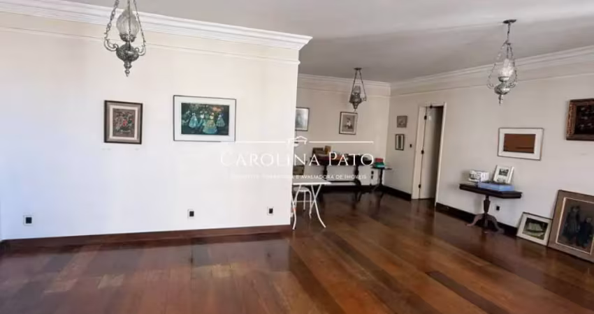 Oportunidade! apartamento espaçoso para reformar,em prédio antigo