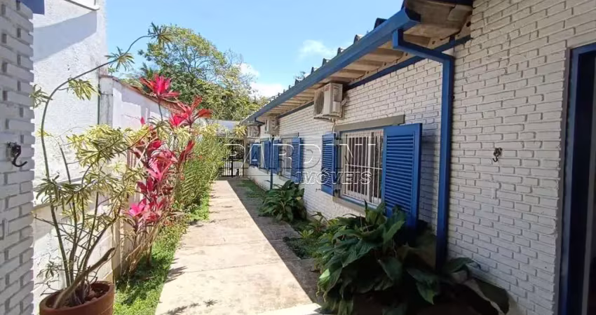 CASA À VENDA EM CONDOMÍNIO NA PRAIA DAS TONINHAS EM UBATUBA