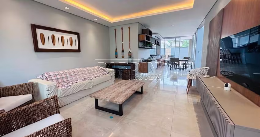 Ótima residência alto padrão com 4 suítes, piscina e área gourmet, na praia da Lagoinha em Ubatuba!