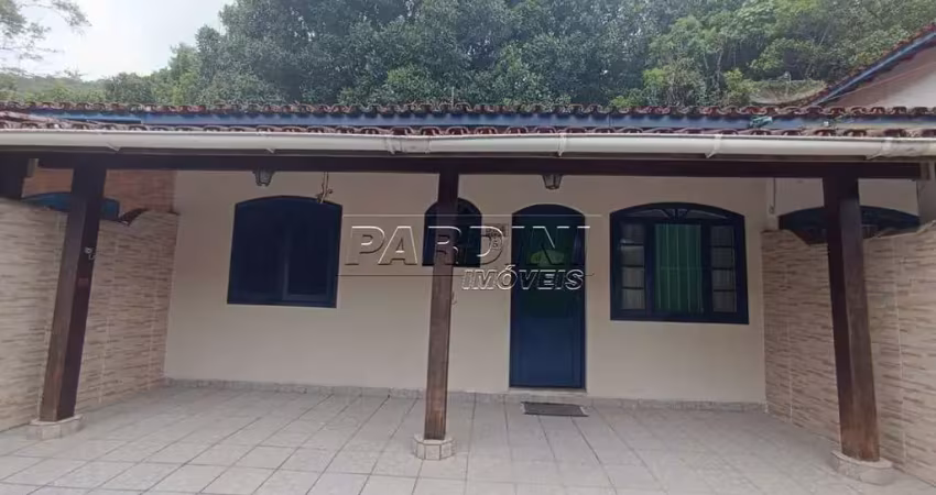 Casa com 2 dormitórios em excelente localização na praia do lázaro em ubatuba!