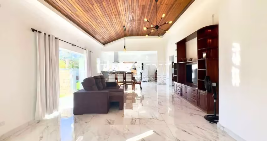 Residência térrea, clara e arejada, no condomínio ubatuba country club!