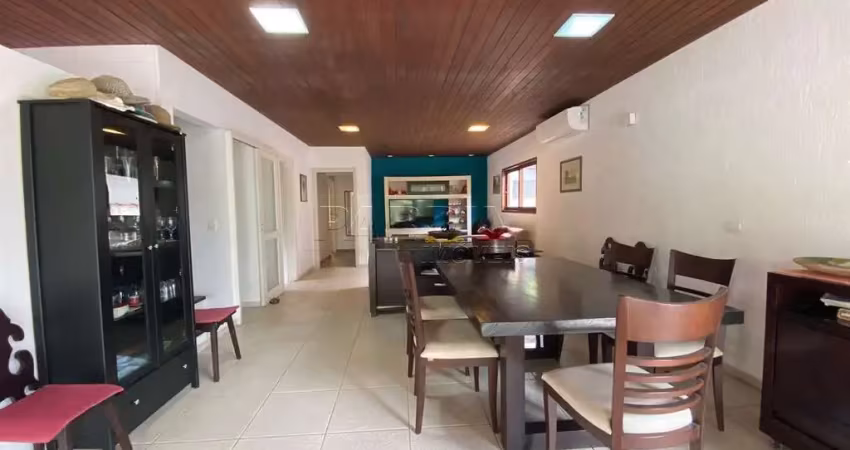 Casa em condomínio com 5 dormitórios e espaço gourmet na praia do lázaro em ubatuba!