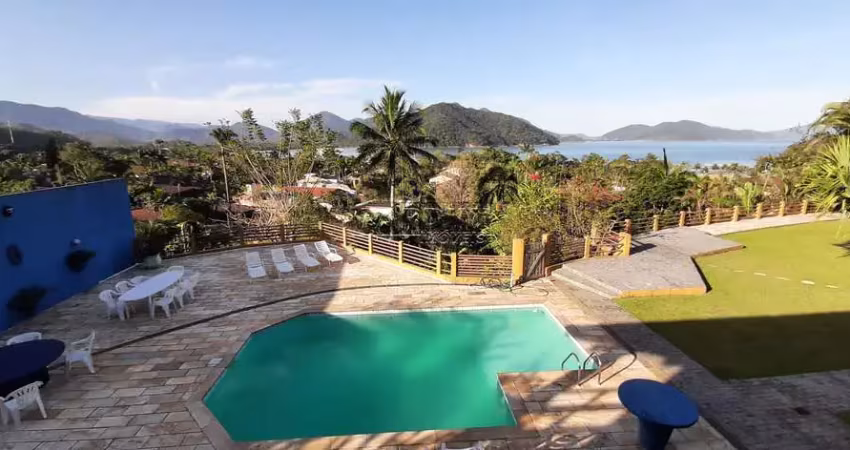Casa em condomínio, com churrasqueira, piscina, linda vista panorâmica, na praia dura em ubatuba!