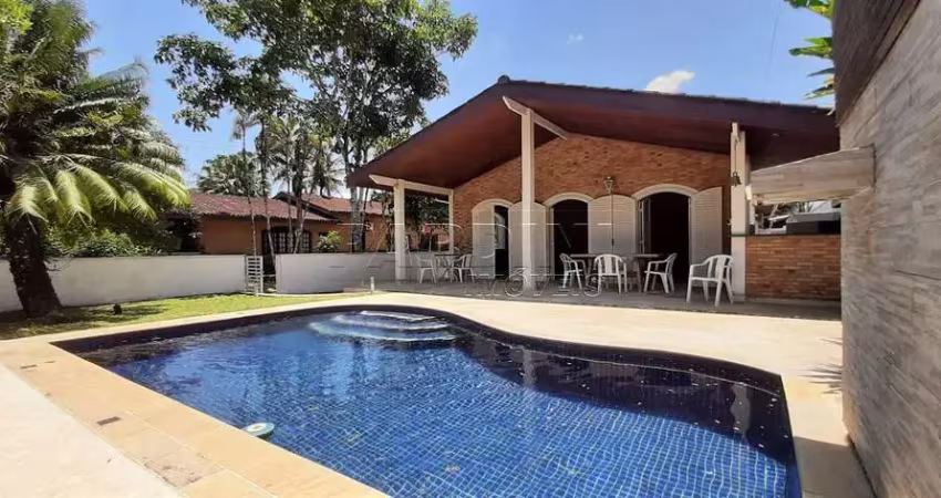 Casa em condomínio, com piscina, churrasqueira, a 250 metros da praia na praia do lázaro em ubatuba!