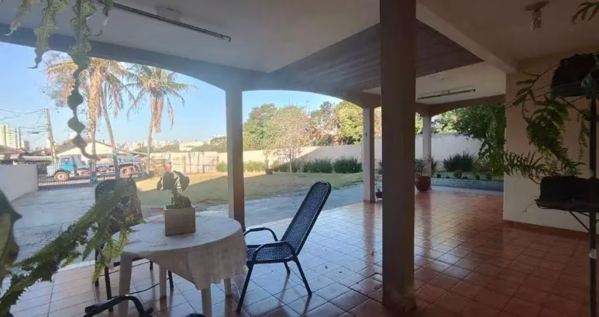 Sobrado à venda em Maringá, Zona 06, com 5 quartos, com 170 m²