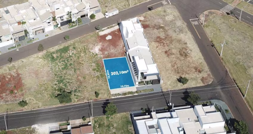 Terreno com 202 m² à Venda no Bom Jardim - Maringá