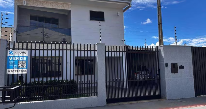 Sobrado à venda em Maringá, Jardim Alvorada, com 3 quartos, com 195.38 m²