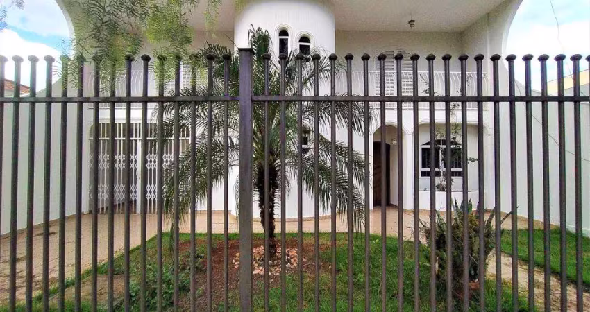 Sobrado com 241.8 m² e 4 Quartos à Venda no Jardim América - Maringá
