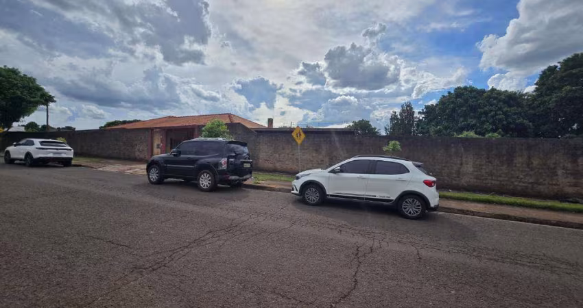 Casa à venda em Maringá, Parque Industrial 200, com 3 quartos, com 192.41 m²