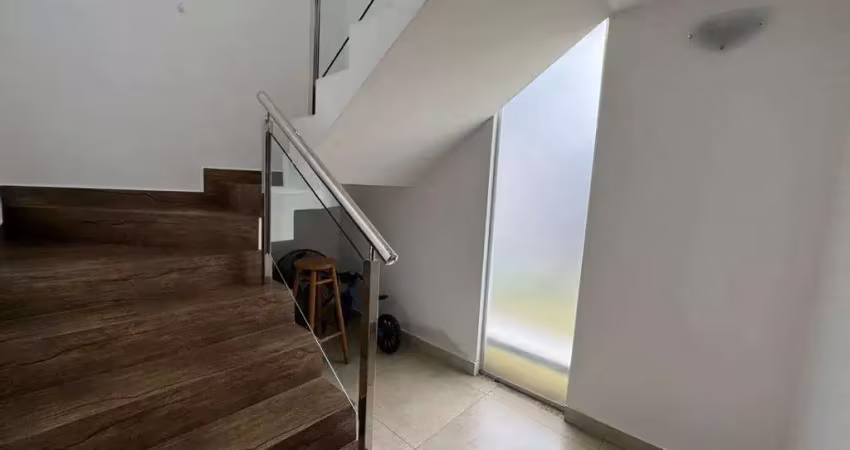 Sobrado à venda em maringá, zona 06, com 3 quartos, com 226.06 m²