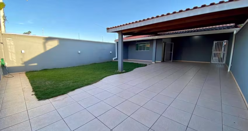 Casa para Venda em Peruíbe, Estância Balneária Maria Helena Novaes, 3 dormitórios, 1 suíte, 1 banheiro, 3 vagas