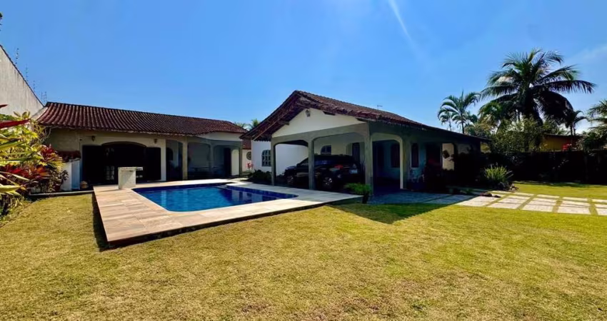 Casa para Venda em Itanhaém, Grandesp, 3 dormitórios, 2 suítes, 1 banheiro, 10 vagas