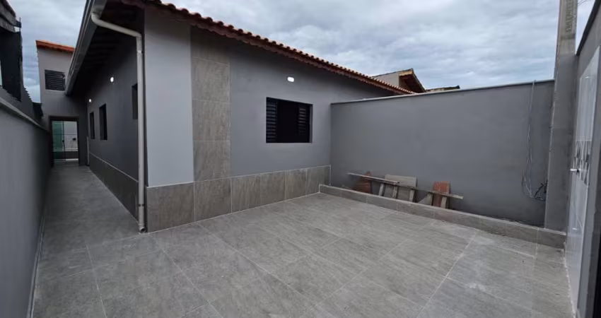 Casa para Venda em Mongaguá, Balneário Samas, 3 dormitórios, 1 suíte, 1 banheiro, 2 vagas