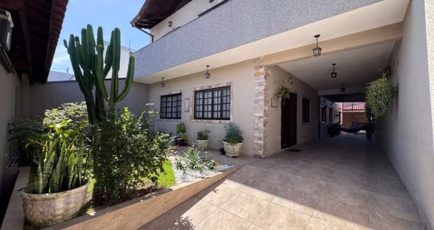 Casa para Venda em Peruíbe, Centro, 5 dormitórios, 4 suítes, 3 banheiros, 5 vagas