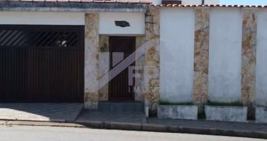 Casa Alto Padrão para Venda em Itanhaém, Centro, 5 dormitórios, 1 suíte, 4 banheiros, 3 vagas