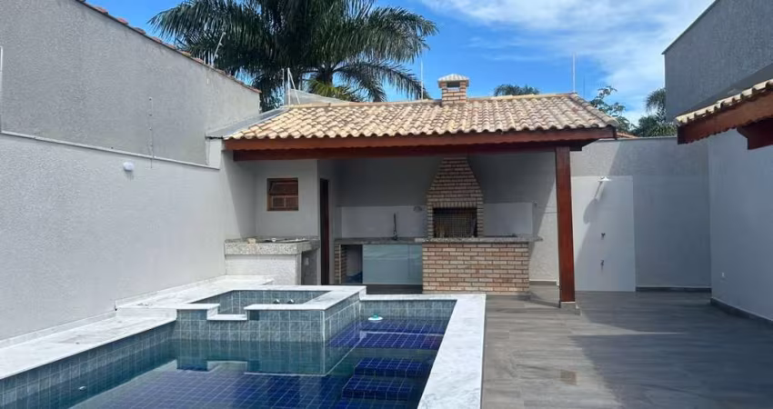 Casa para Venda em Itanhaém, Jardim Comendador, 3 dormitórios, 2 suítes, 5 banheiros, 3 vagas