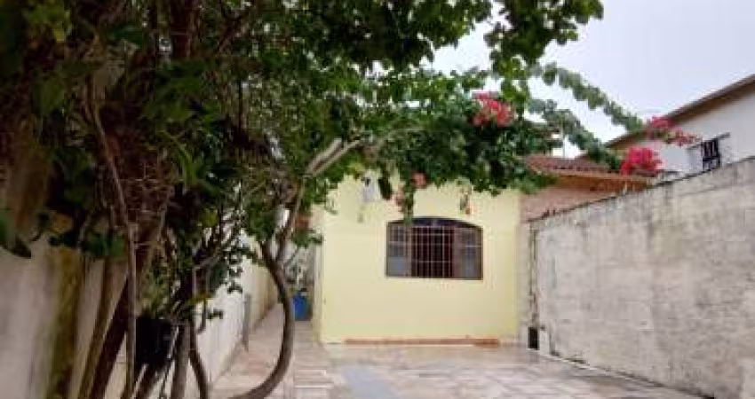 Casa para Venda em Mongaguá, Itaguaí, 2 dormitórios, 1 suíte, 1 banheiro, 4 vagas