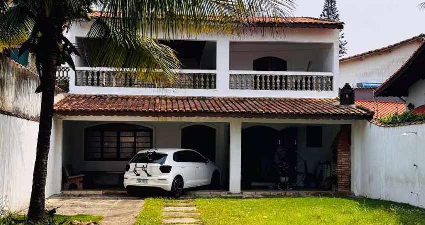 Sobrado para Venda em Itanhaém, Jardim Regina, 4 dormitórios, 2 suítes, 1 banheiro, 10 vagas