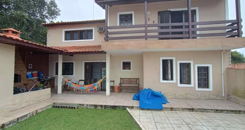 Sobrado para Venda em Itanhaém, Parque Augustus, 2 dormitórios, 2 banheiros, 6 vagas
